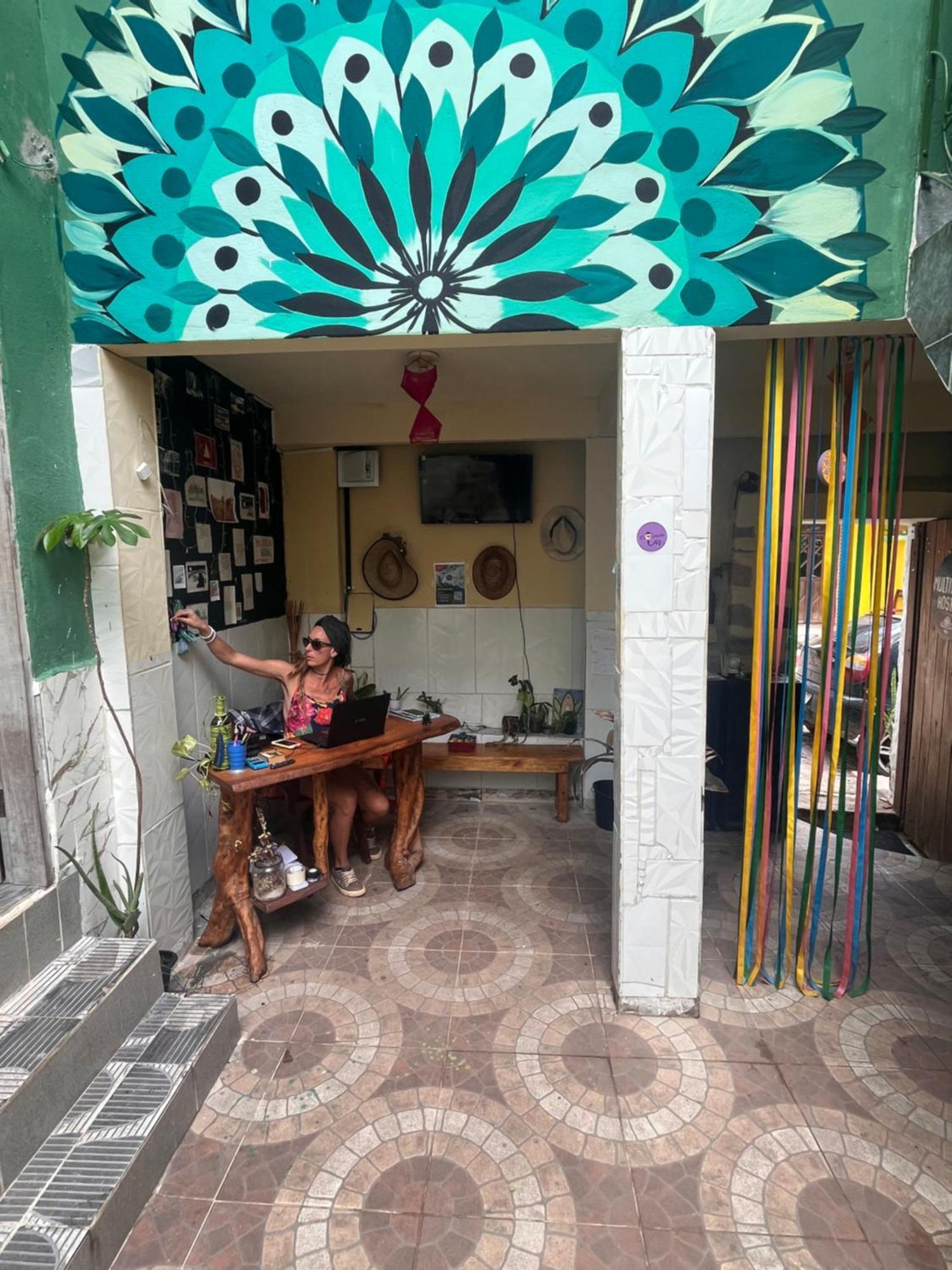 Multiverso Hostel 伦索伊斯 外观 照片